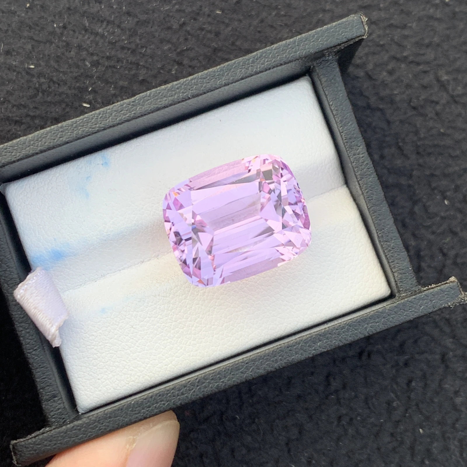 35.54 ct Natural Pink Kunzite Cushion Shape Loose Gemstone from Afghanistan — view 5